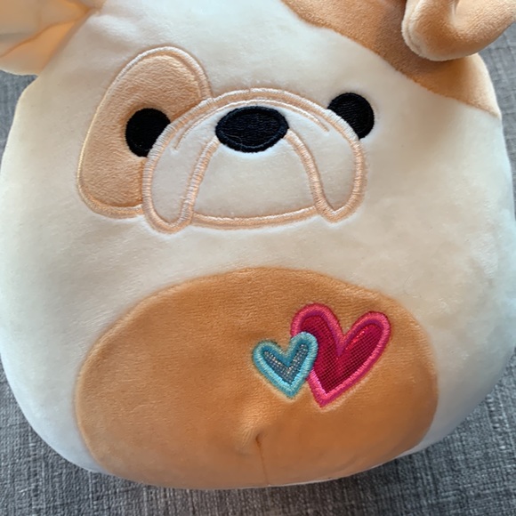 Squishmallow Brock the Bulldog with hearts Valentines - Picture 4 of 4